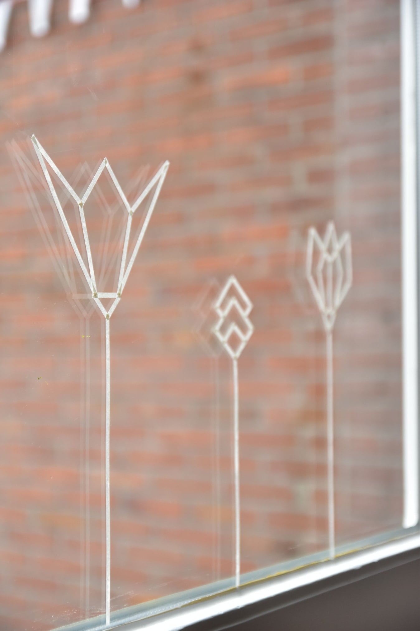 maskingtape bloemen raam