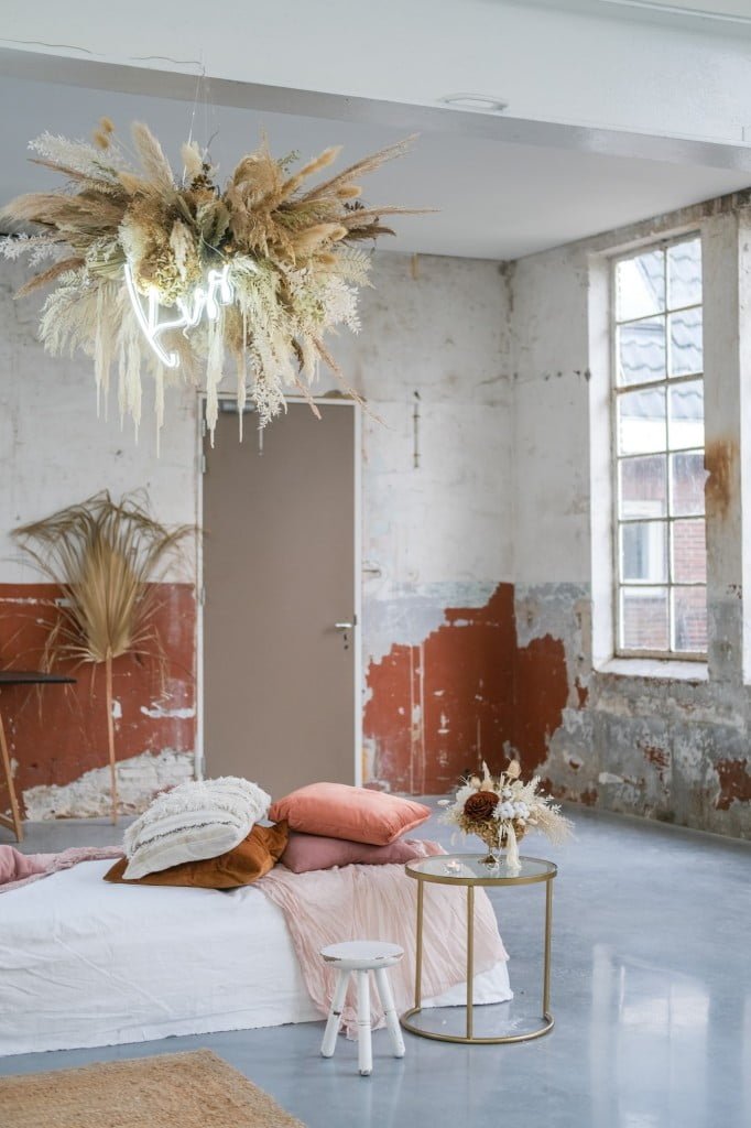 droogboeket pampasgras neonletters