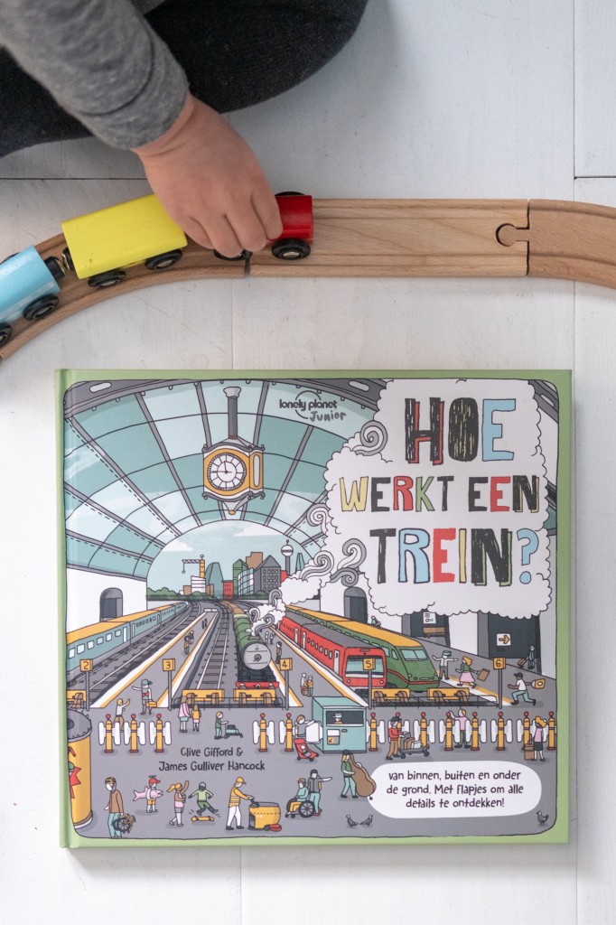 hoe werkt een trein lonely planet junior