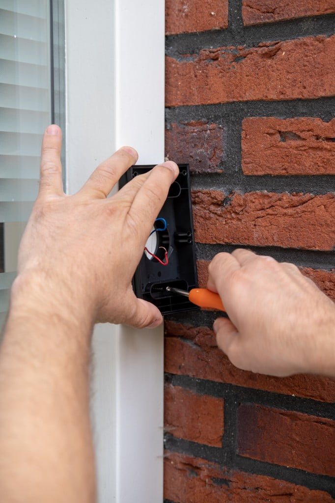 bevestigen ring deurbel voordeur