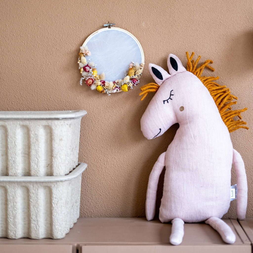 hippe meidenkamer met terra en poedertinten