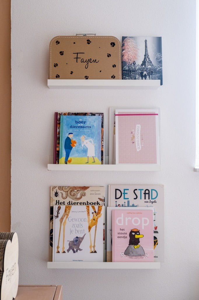 boekenplankjes kinderkamer meisje