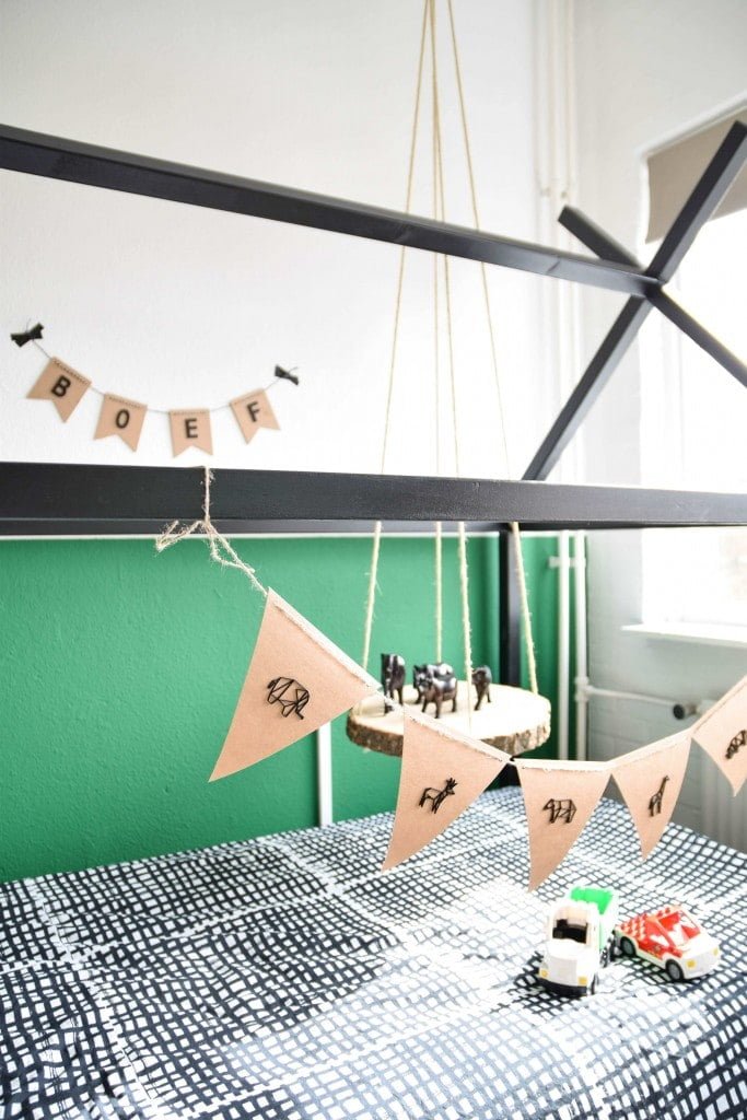 groene lambrisering jongenskamer