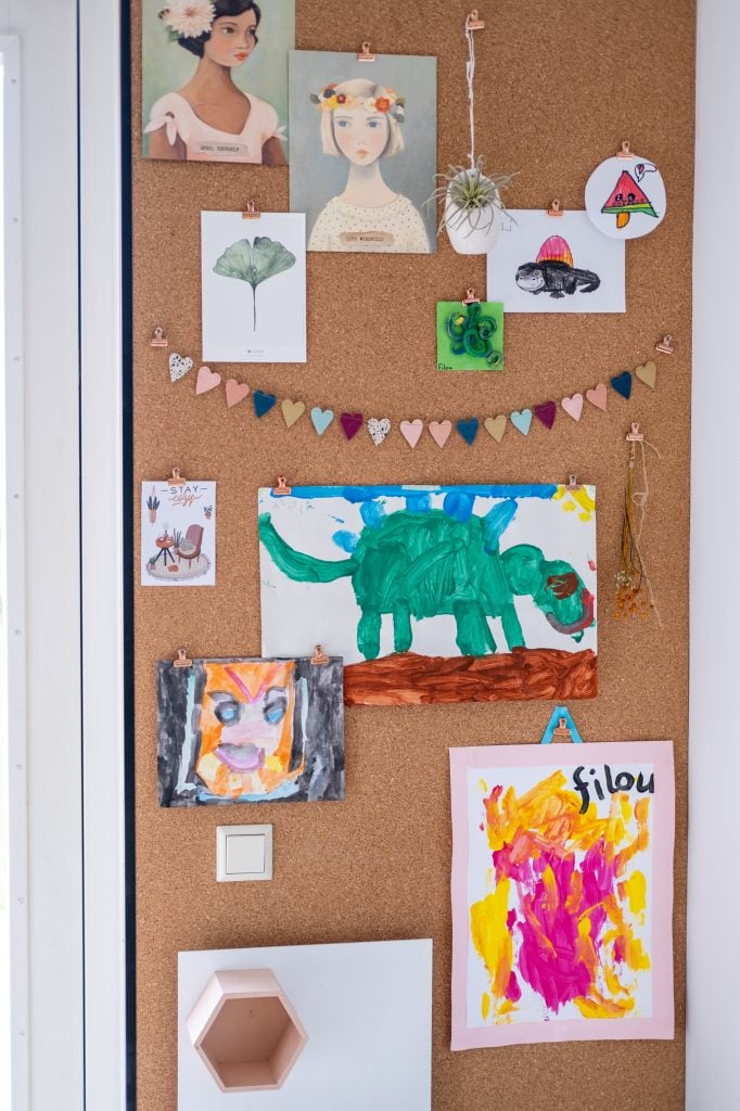 tips kindertekeningen ophangen aan de muur