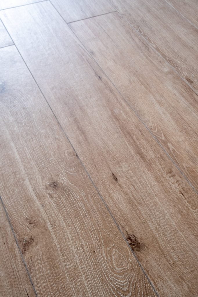 tegelvloer met hout look