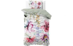 wit dekbed met kleurige bloemenprint