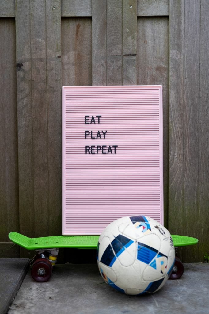 letterbord quote buiten spelen