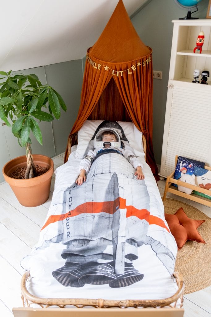 raket dekbed in kinderkamer ruimtevaart