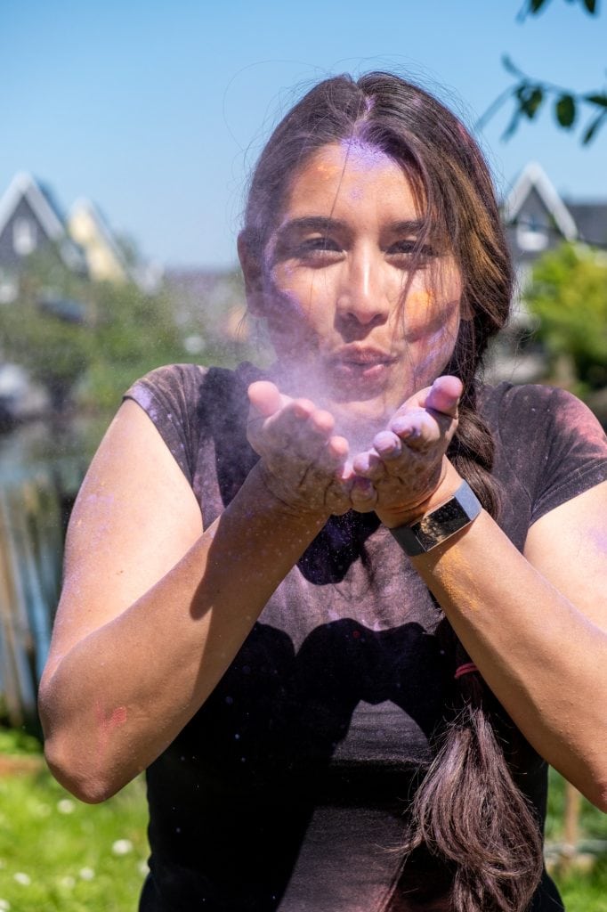 holi poeder fotoreportage met kleine kinderen