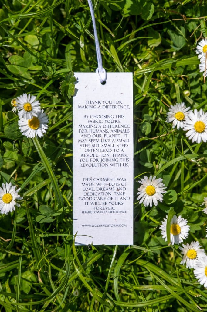 kledinglabel wolf and storm