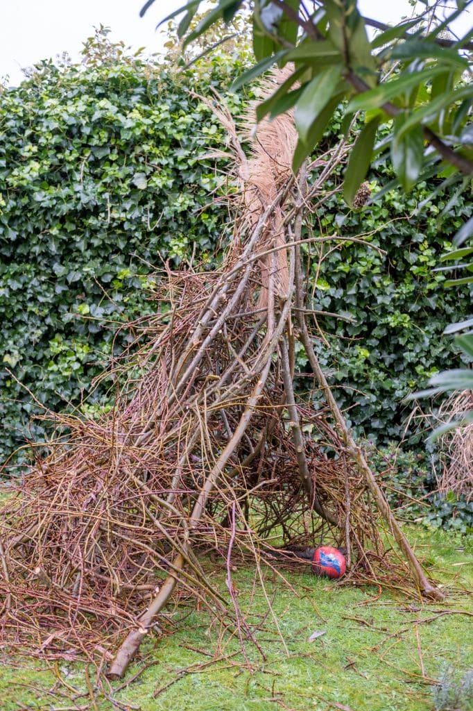 hut bouwen in de achtertuin