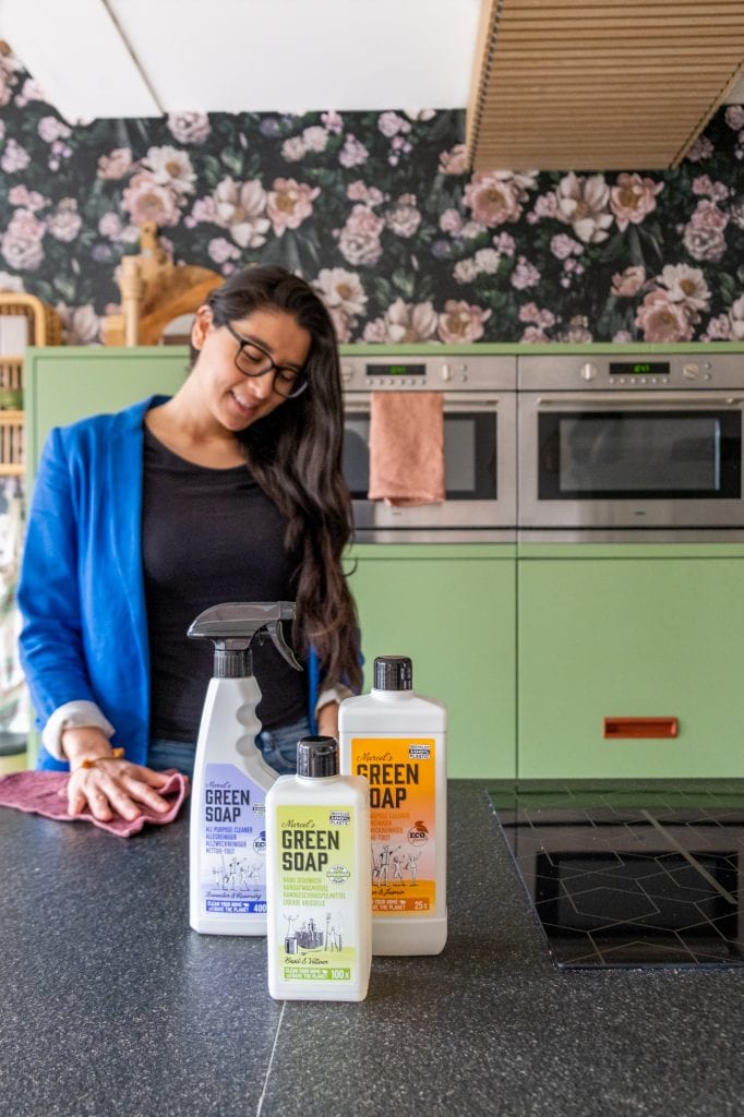 ecologische schoonmaakmiddelen gebruiken