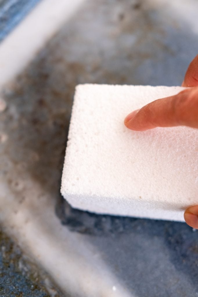 ingebrand vuil bakplaat schoonmaken