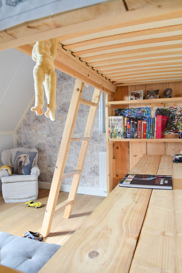 hoogslaper met ingebouwd bureau