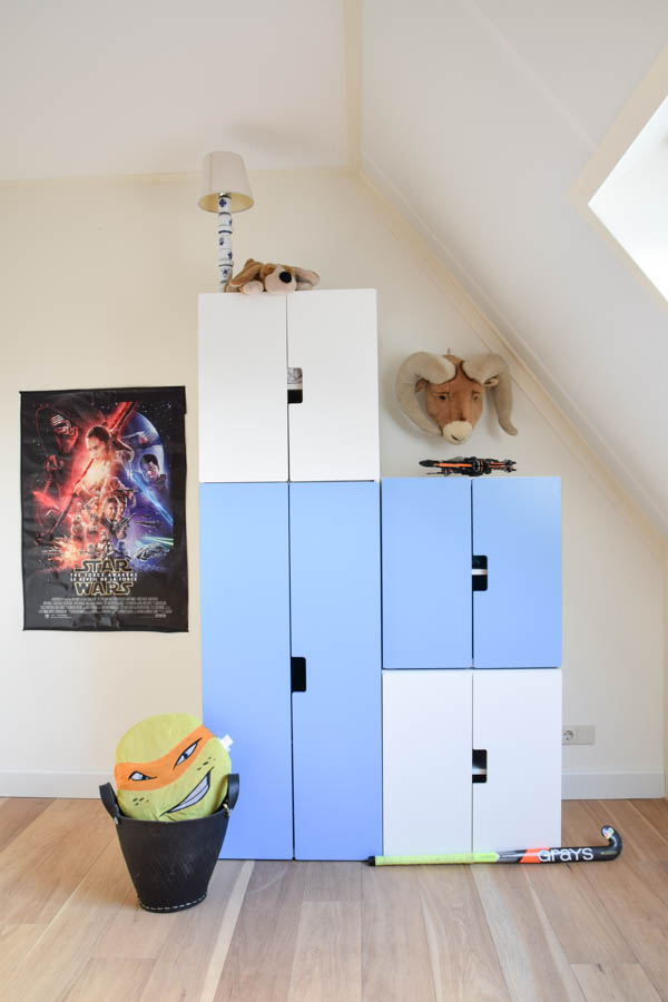 stuva kasten in de jongenskamer