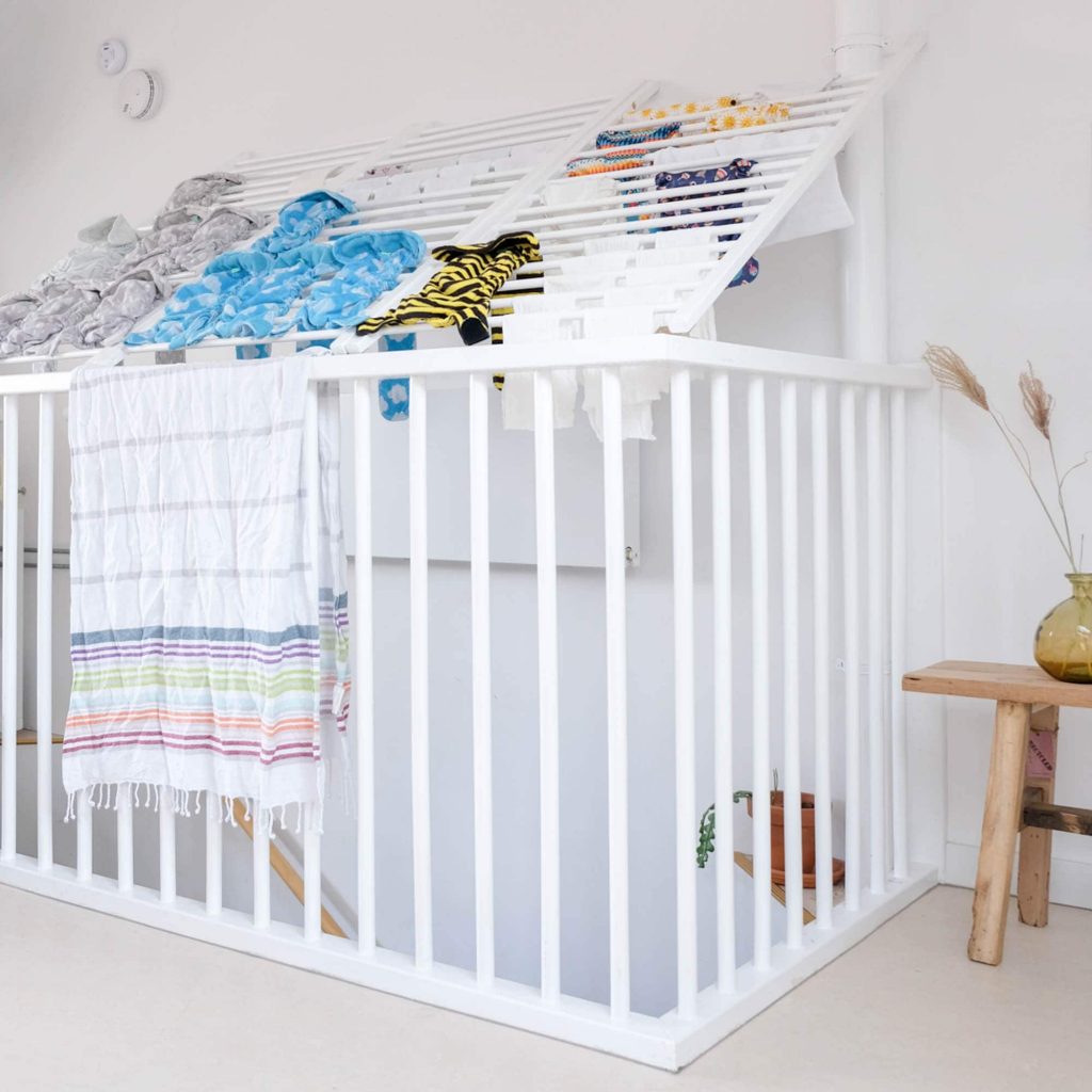 wasrek boven het trapgat ikea hack