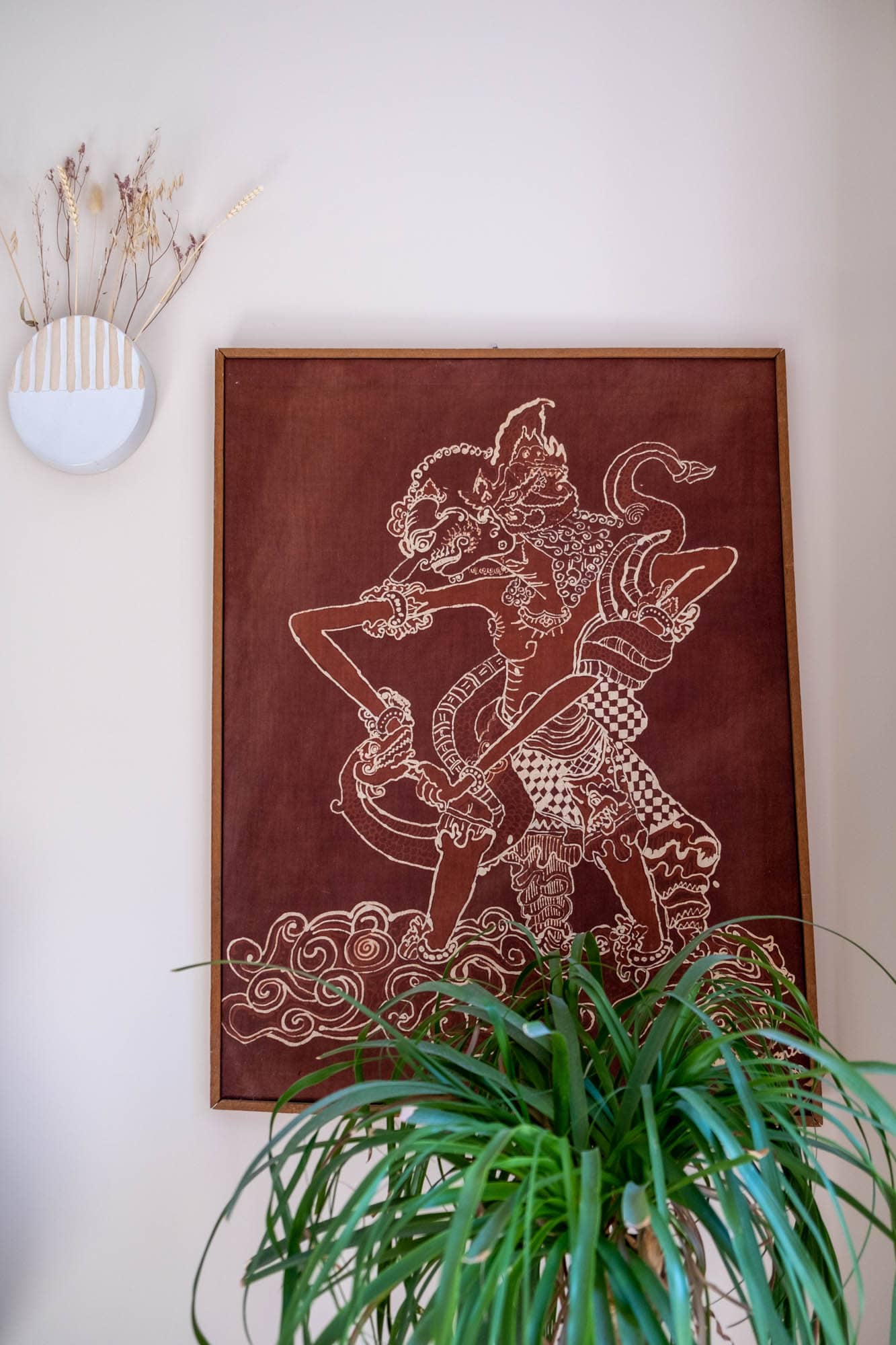 batik doek aan de muur