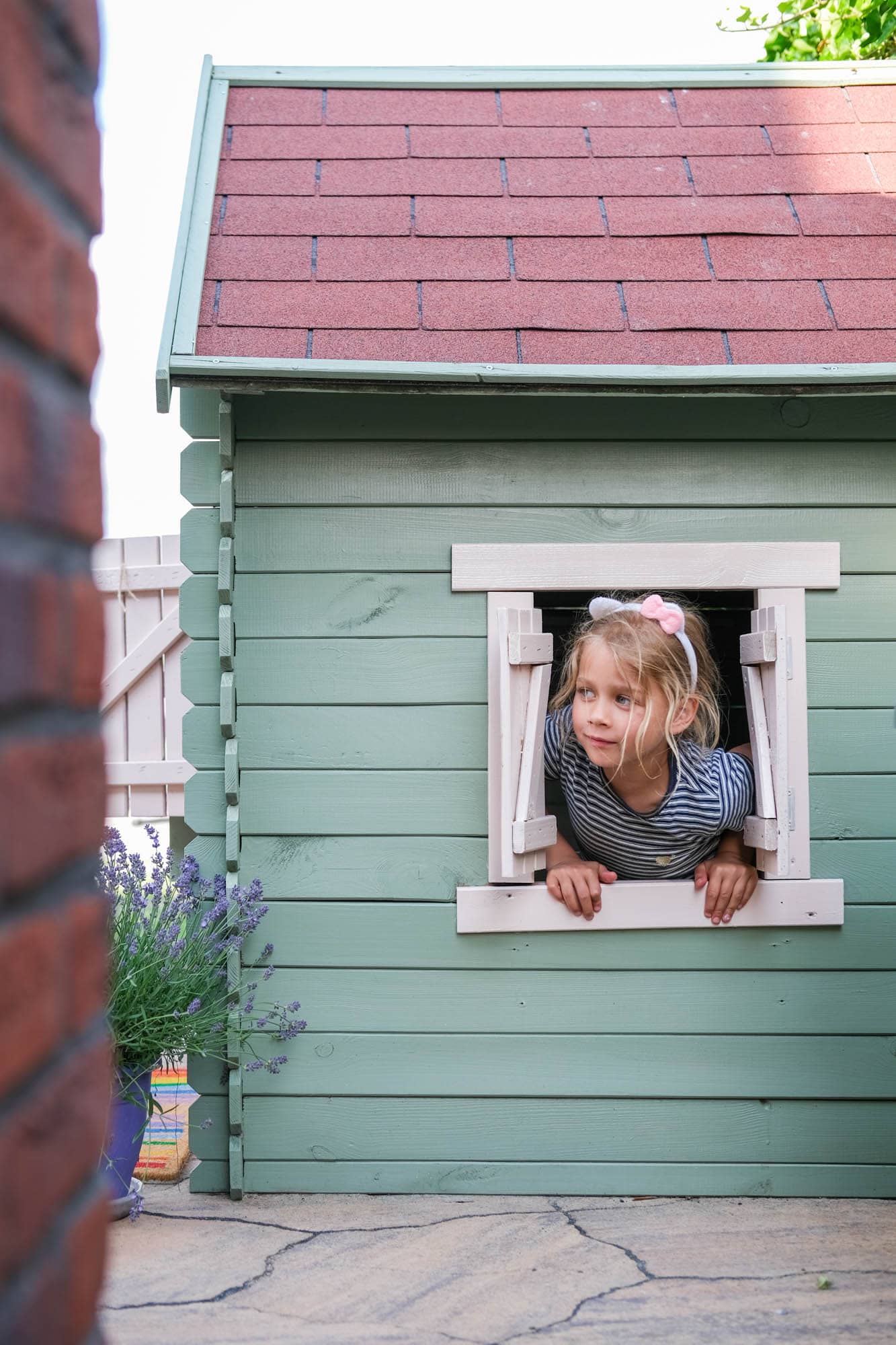 houten tuinhuisje groen met roze