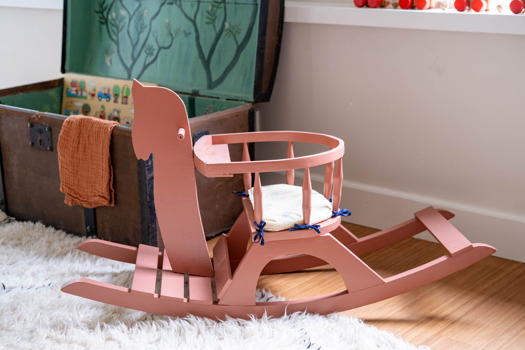 zelfgemaakt houten hobbelpaard