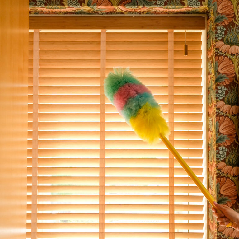houten jaloezieën schoonmaken